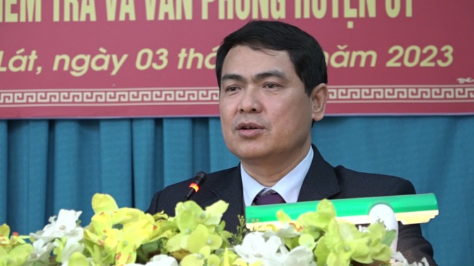 Đồng chí Triệu Minh Xiết, Phó Bí thư Thường trực Huyện uỷ kết luận hội nghị