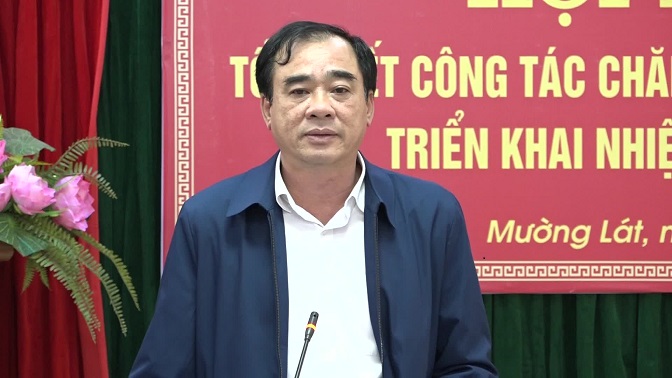 Đồng chí Hoàng Văn Dũng - Ủy viên BTV Huyện ủy, Phó Chủ tịch Thường trực UBND huyện phát biểu kết luận hội nghị.