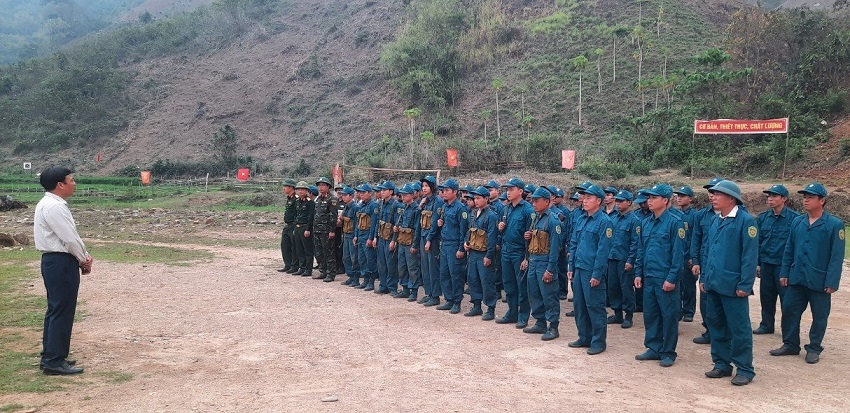 Đồng chí Nguyễn Văn Bình – Phó Bí thư HU, Chủ tịch UBND huyện phát biểu động viên lực lượng DQTV