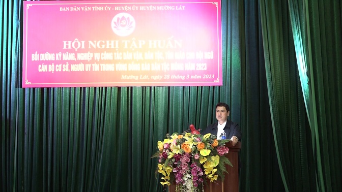 Đồng chí Triệu Minh Xiết – Phó Bí thư Thường trực Huyện ủy phát biểu khai mạc lớp tập huấn.