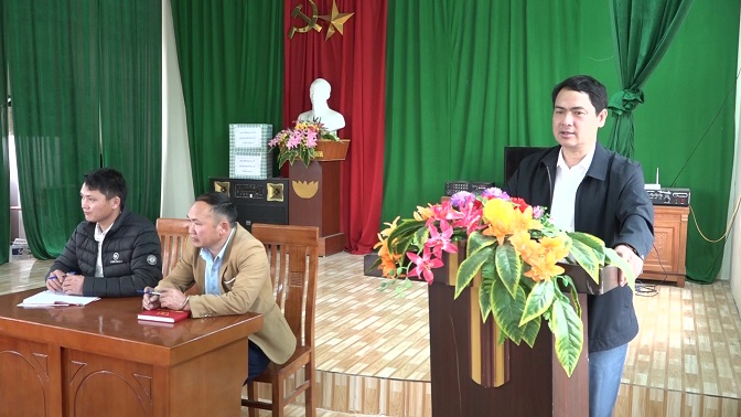 Đồng chí Triệu Minh Xiết – Phó Bí thư Thường trực Huyện ủy phát biểu tại buổi sinh hoạt