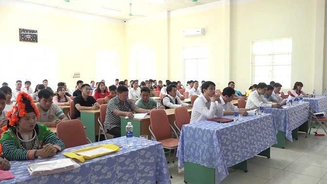 Các đại biểu và học viên tham dự buổi lễ