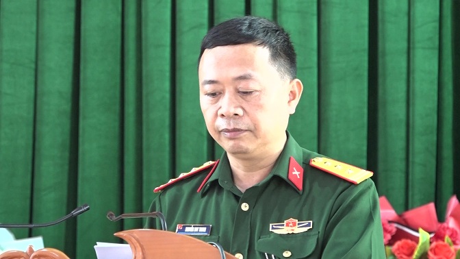 Thượng tá Nguyễn Duy Trung, Phó Chính uỷ, Trưởng ban Quản lý Dự án 174 Đoàn KT-QP5/QK4 thông qua báo cáo sơ kết 1 năm thực hiện đợt 1, Dự án 174/BQP.