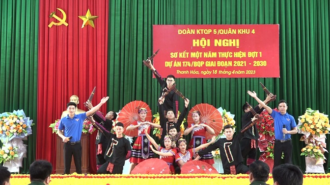 Tiết mục văn nghệ do đội TTTTN biểu diễn chào mừng Hội nghị