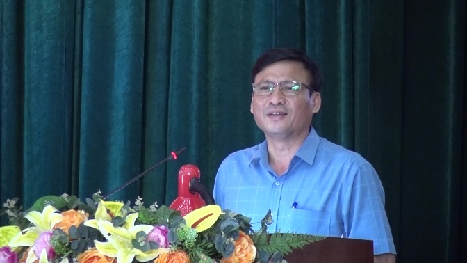 Đồng chí Nguyễn Văn Bình, Phó Bí thư Huyện ủy, Chủ tịch UBND huyện, Chủ tịch Hội đồng Nghĩa vụ quân sự huyện phát biểu kết luận hội nghị