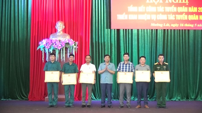 Các tập thể...