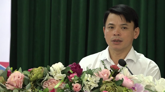 Đồng chí Hà Văn Ca – Tỉnh ủy viên, Bí thư Huyện ủy, Chủ tịch HĐND huyện phát biểu chỉ đạo hội nghị.