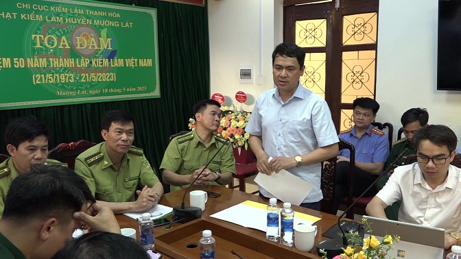 Đồng chí Triệu Minh Xiết – Phó Bí thư Thường trực Huyện ủy phát biểu chúc mừng và giao nhiệm vụ cho Hạt Kiểm lâm huyện