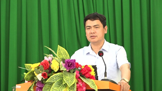 Đồng chí Triệu Minh Xiết – Phó Bí thư Thường trực Huyện ủy phát biểu kết luận buổi làm việc