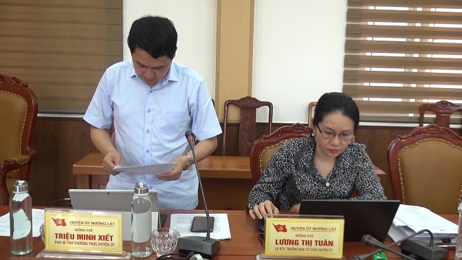 2. Đồng chí Triệu Minh Xiết – Phó Bí thư Thường trực Huyện ủy thông qua dự thảo báo cáo tình hình thực hiện nhiệm vụ tháng 5; phương hướng, nhiệm vụ trọng tâm tháng 6 năm 2023