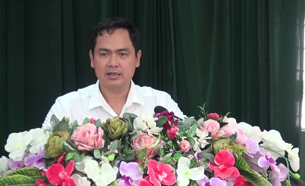 Đồng chí Triệu Minh Xiết - Phó Bí thư Thường trực Huyện ủy phát biểu chỉ đạo tại lễ Khai giảng Lớp Trung cấp LLCT.