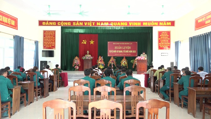 Quang cảnh buổi lễ khai mạc huấn luyện tự vệ khối cơ quan, tổ chức cấp huyện năm 2023