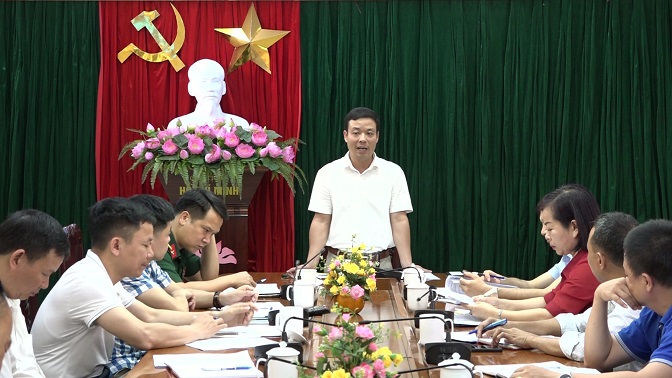 Đồng chí Mai Xuân Giang, Phó Chủ tịch UBND huyện, Trưởng Ban Chỉ đạo kỳ thi vào 10 THPT và tốt nghiệp THPT năm 2023 phát biểu kết luận hội nghị