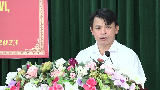 Đồng chí Hà Văn Ca – Tỉnh ủy viên, Bí thư Huyện ủy, Chủ tịch HĐND huyện phát biểu kết luận hội nghị
