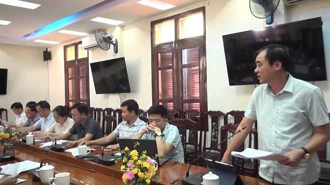 Đồng chí Hoàng Văn Dũng – UVBTVHU, Phó Chủ tịch Thường trực UBND huyện phát biểu tại hội nghị
