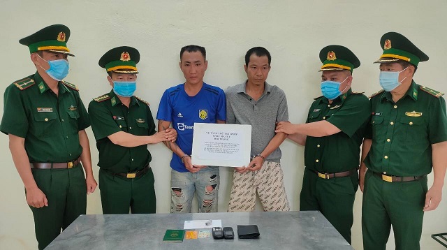 Hai đối tượng Hà Bá Tuân và Hà Văn Diệm bị Đồn Biên phòng Pù Nhi và lực lượng phối hợp bắt giữ