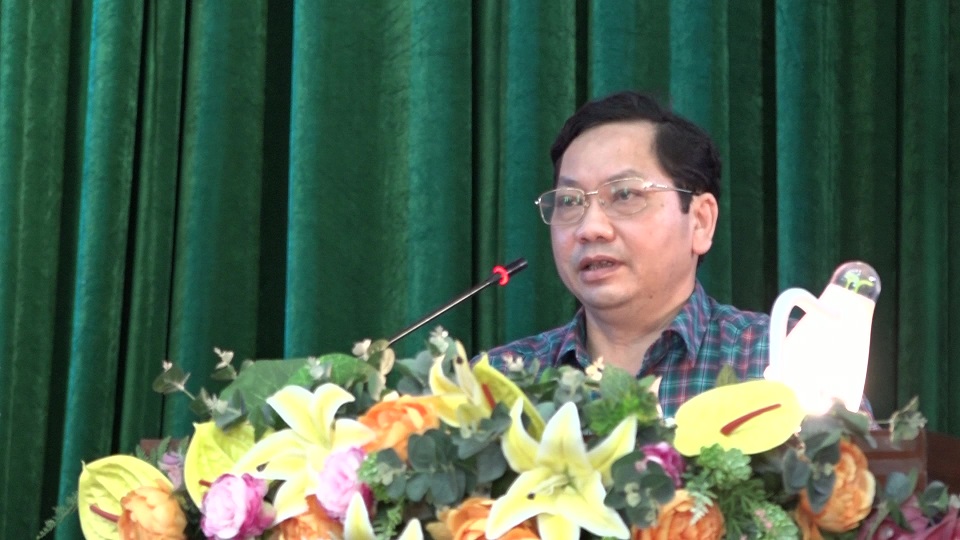 Đồng chí Bùi Văn Lưỡng – Phó Trưởng Ban Dân vận tỉnh uỷ phát biểu chỉ đạo tại hội nghị.
