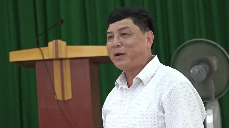 Đồng chí Lò Văn Đồng –TVHU, Trưởng Ban Dân vận, Chủ tịch UBMTTQ huyện, phát biểu thảo luận
