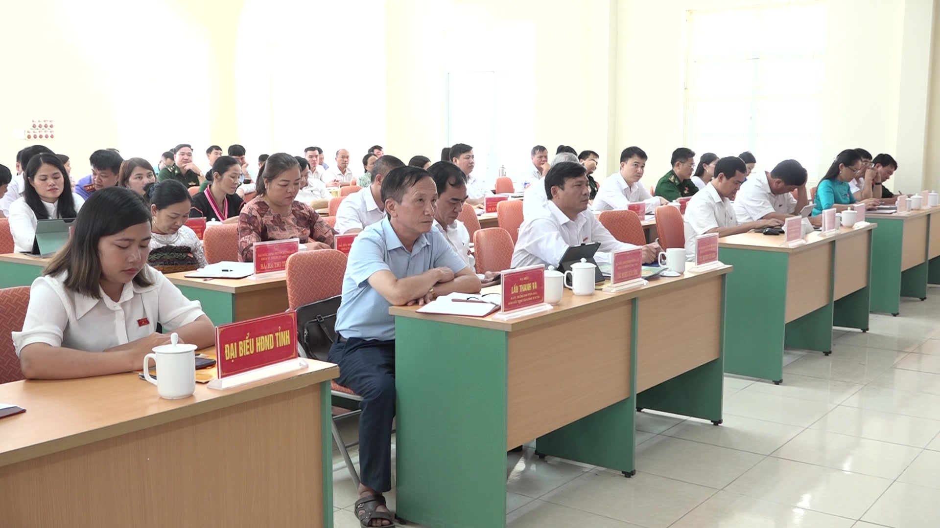 Các đại biểu tham dự kỳ họp