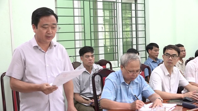Đồng chí Lâu Dị Lênh – Phó Chủ tịch HĐND huyện phát biểu ý kiến tại buổi làm việc