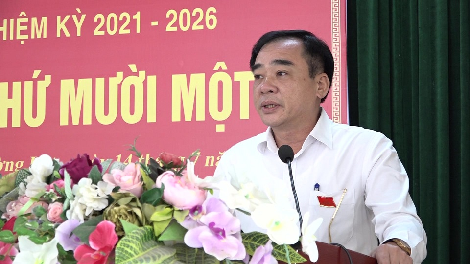 Đồng chí Hoàng Văn Dũng – TVUH, Phó Chủ tịch UBND huyện Báo cáo tình hình kinh tế - xã hội, quốc phòng – an ninh 6 tháng đầu năm; nhiệm vụ trọng tâm 6 tháng cuối năm 2023.