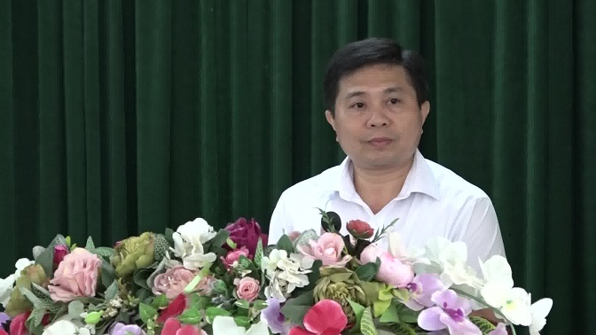 Đồng chí Vũ Hồng Thái – Phó Ban Tuyên giáo Huyện ủy trình bày báo cáo sơ kết công tác tuyên giáo 6 tháng đầu năm, triển khai nhiệm vụ 6 tháng cuối năm 2023.