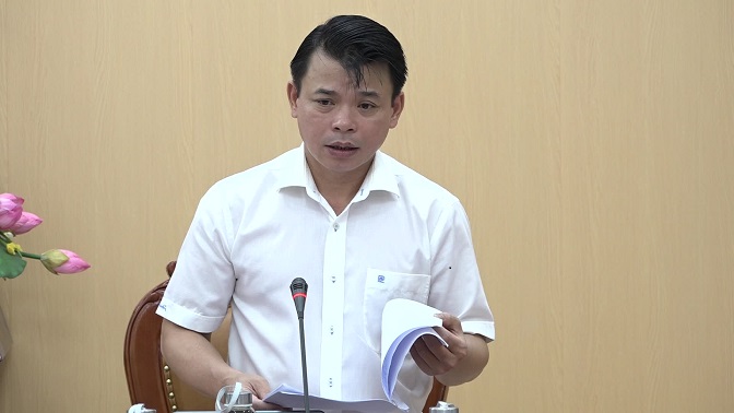 Đồng chí Hà Văn Ca – Tỉnh ủy viên, Bí thư Huyện ủy, Chủ tịch HĐND huyện phát biểu kết luận hội nghị
