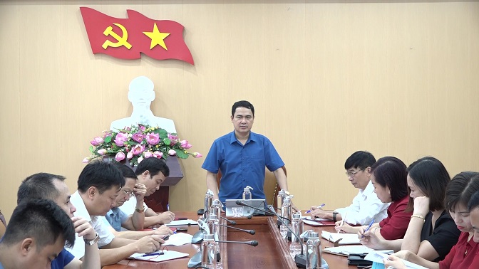 Đồng chí Triệu Minh Xiết – Phó Bí thư Thường trực Huyện ủy, Tổ trưởng Tổ Biên tập phát biểu kết luận Hội nghị