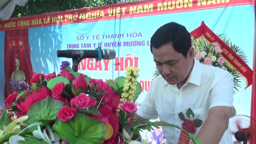 Đồng chí Triệu Minh Xiết, Phó Bí thư Thường trực Huyện uỷ phát biểu chỉ đạo tại ngày hội