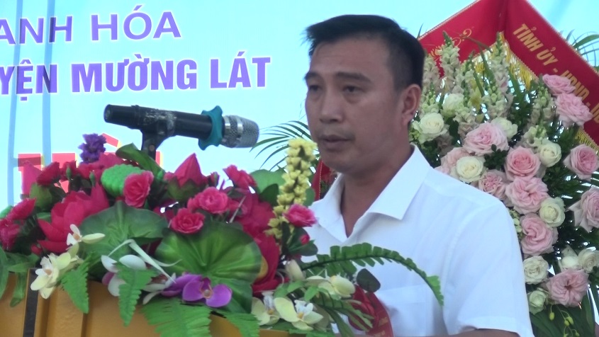 Đồng chí Lê Quốc Huấn, Phó Giám đốc Trung tâm Y tế huyện thông qua báo cáo kết quả thực hiện phong trào toàn dân bảo vệ Tổ quốc của đơn vị