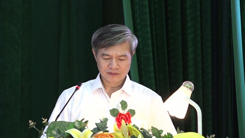 Đồng chí Mai Xuân Bình, Uỷ viên Ban Chấp hành Tỉnh uỷ, Trưởng ban Dân tộc tỉnh phát biểu chỉ đạo Hội nghị.