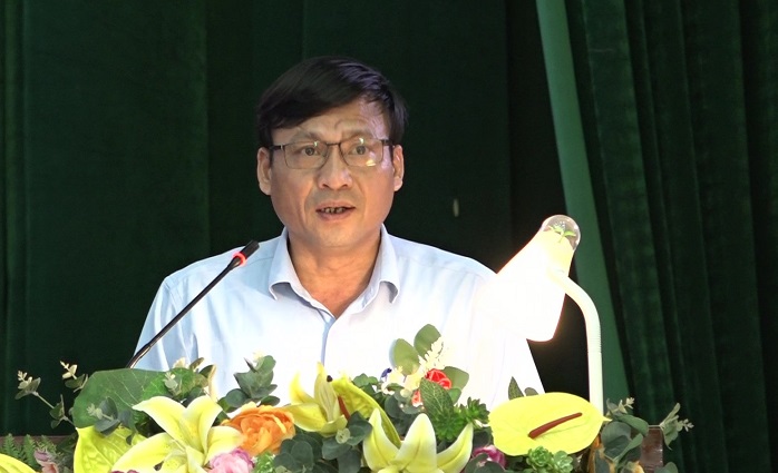 Đồng chí Nguyễn Văn Bình, Phó Bí thư Huyện uỷ, Chủ tịch UBND huyện phát biểu kết luận Hội nghị.