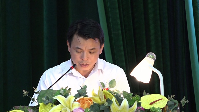 Đồng chí Hà Văn Ca, Uỷ viên Banh Chấp hành Tỉnh uỷ, Bí thư Huyện uỷ, Chủ tịch HĐND huyện Mường Lát phát biểu chúc mừng các cá nhân điển hình tiên tiến giai đoạn 2021 – 2023 được tuyên dương tại Hội nghị.