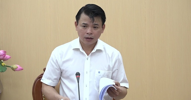 Đồng chí Hà Văn Ca - Ủy viên BCH Đảng bộ tỉnh, Bí thư Huyện ủy, Chủ tịch HĐND huyện phát biểu kết luận phiên họp.