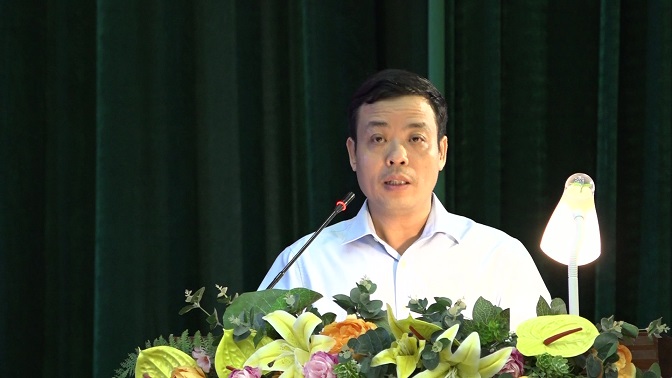 Đồng chí Mai Xuân Giang, Phó Chủ tịch UBND huyện phát biểu khai mạc lớp bồi dưỡng.