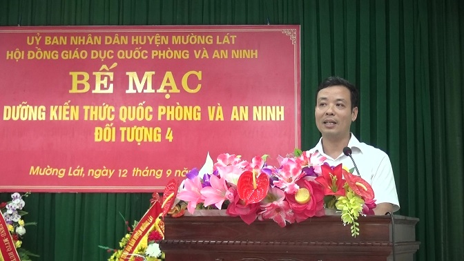 Đồng chí Mai Xuân Giang, Huyện ủy viên, Phó Chủ tịch UBND huyện, Chủ tịch Hội đồng GDQP&AN huyện phát biểu bế mạc và giao nhiệm vụ cho học viên của lớp học.