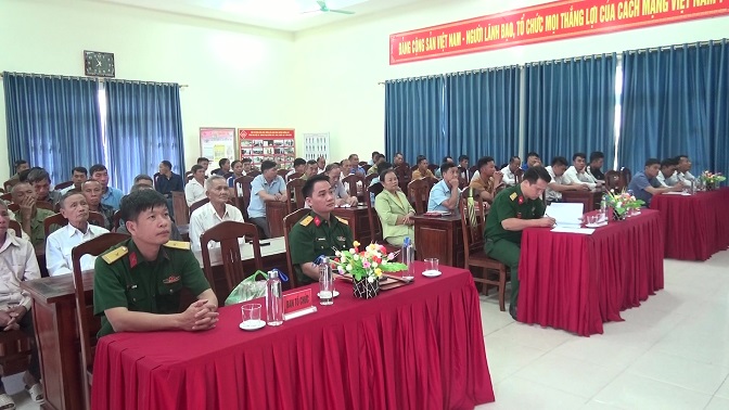 Các đại biểu và học viên tham dự lễ khai giảng lớp bồi dưỡng.