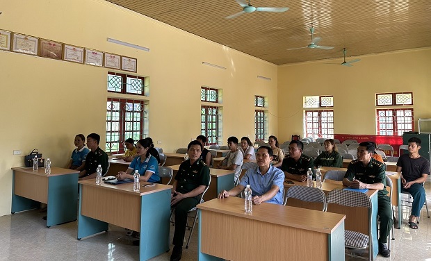 Các đại biểu và hội viên THT tham dự buổi lễ trao bò giống.