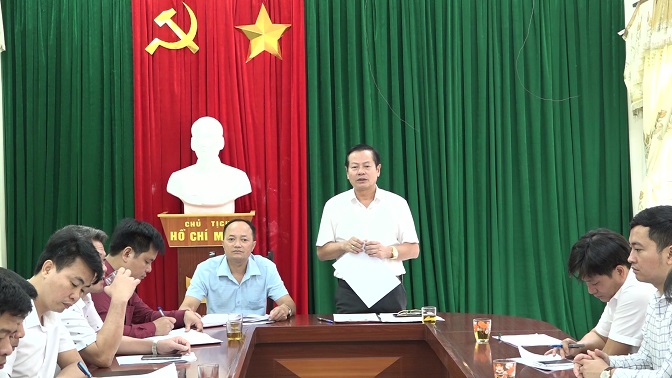 Đồng chí Lê Thuý Sơn, Phó Bí thư Thường trực Thị uỷ Sầm Sơn phát biểu kết luận buổi làm việc.