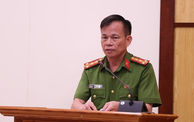 Đại diện lãnh đạo Công an tỉnh trình bày các công điện, kế hoạch về PCCC.