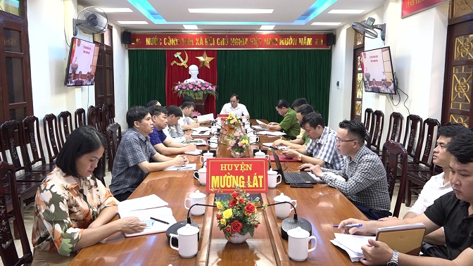 Các đại biểu tham dự điểm cầu huyện Mường Lát