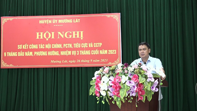 Đồng chí Triệu Minh Xiết, Phó Bí thư Thường trực huyện ủy, Trưởng khối Nội chính huyện phát biểu kết luận Hội nghị.
