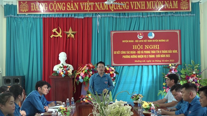 Đồng chí Lâu Văn Phía, Bí thư Huyện đoàn phát biểu khai mạc Hội nghị.