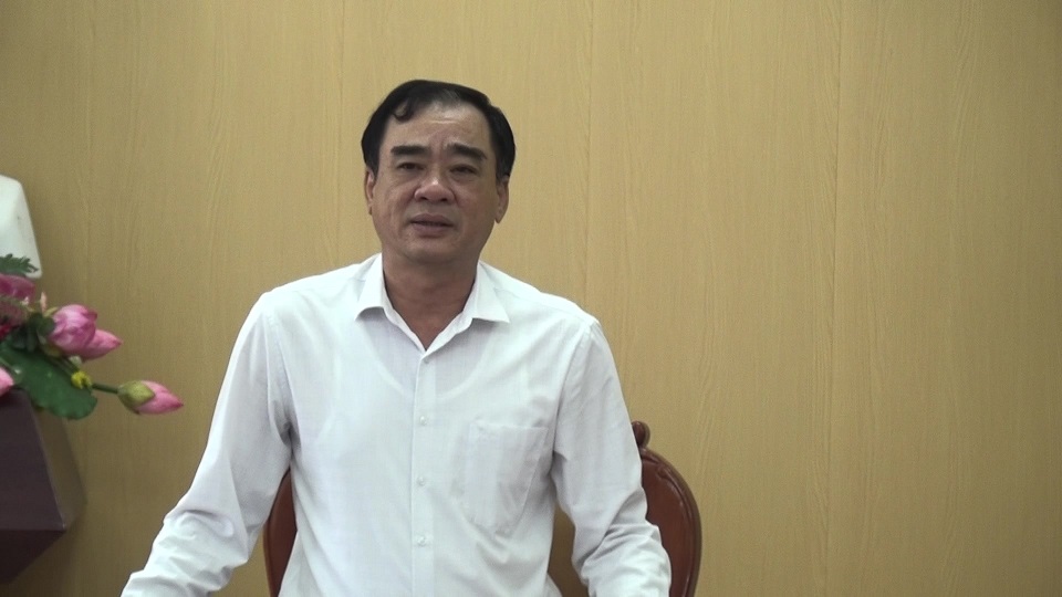 Đồng chí Hoàng Văn Dũng - ủy viên BTVHU - Phó Chủ tịch Thường trục UBND huyện phát biểu kết luận hội nghị