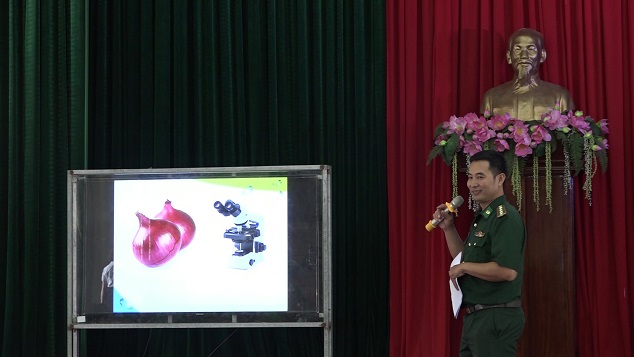 Buổi truyền thông được tổ chức thông qua trò chơi “Đuổi hình bắt chữ”.