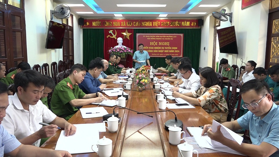 Đồng chí Nguyễn Văn Bình – Phó Bí thư Huyện uỷ, Chủ tịch UBND huyện, Chủ tịch Hội đồng nghĩa vụ quân sự huyện khai mạc và chủ trì hội nghị