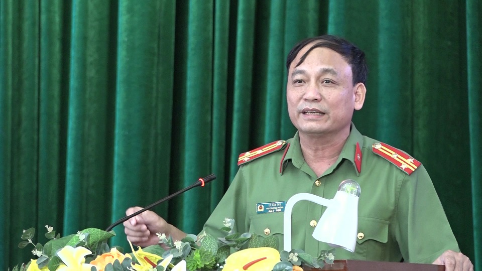 Đồng chí Thượng tá; Lê Văn Thu – Phó Trưởng Phòng Công tác Đảng, công tác Chính trị Công an tỉnh phát biểu định hướng về đánh giá sự “Hài lòng” của nnhaan dân đối với lực lượng Công an huyện.