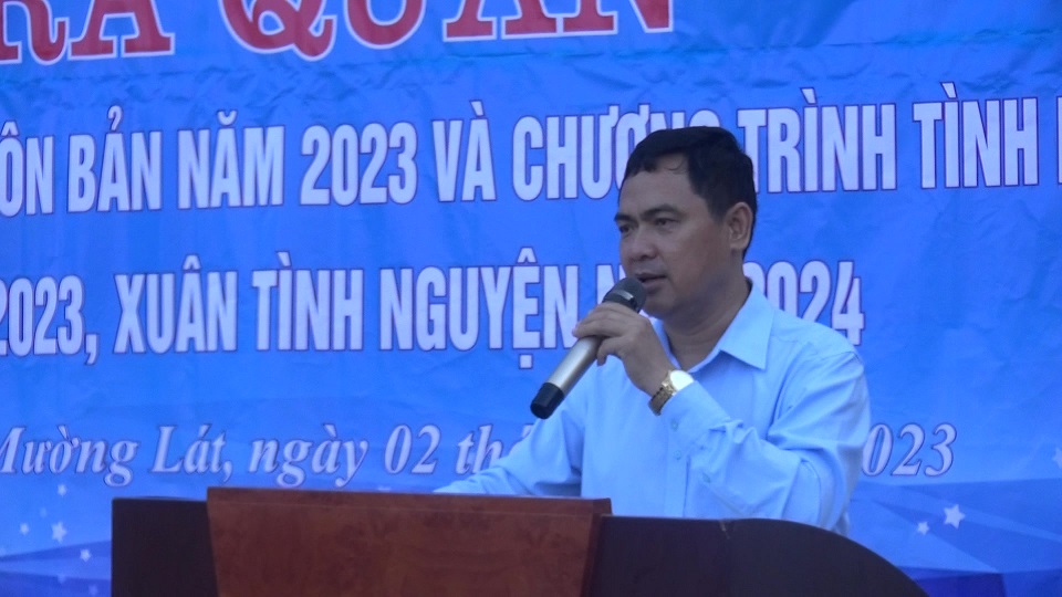 Đồng chí Triệu Minh Xiết – Phó Bí thư Thường trực Huyện ủy phát biểu ý kiến chỉ đạo tại buổi lễ