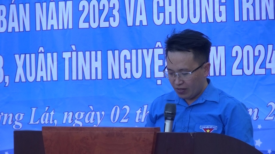 2. Đồng chí Lâu Văn Phía – Bí thư Huyện Đoàn khai mạc và phát động ra quân.