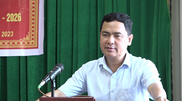 Đồng chí Triệu Minh Xiết – Phó Bí thư Thường trực Huyện ủy phát biểu tại buổi tiếp xúc cử tri.
